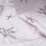 Au mètre matelassé rose imprimé fleurs en 155cm n°10442