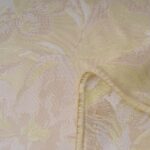 Au mètre polycoton jacquard beige et vert léger en 145cm n°10389