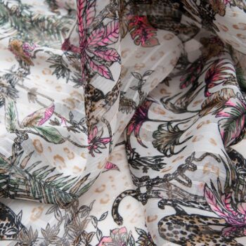 Au mètre voile polyester mousseline rayure lurex doré fond blanc imprimé safari en 145cm