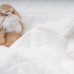 Au mètre Tissu sweat Blanc matelassé gaufré  polyester en 150cm  n°11087