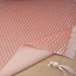 Au mètre tissu velours stretch texturé damier rose et fil lurex en 150cm n°11108