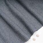 Au mètre, très beau lainage de chez DPH pied de poule marine et gris n°11173