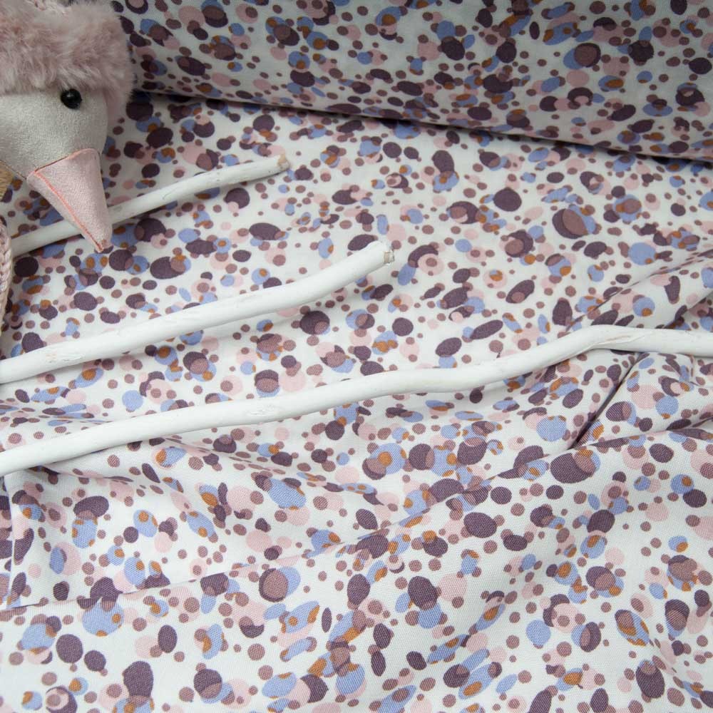 belle Viscose fond blanc point mauve et rose