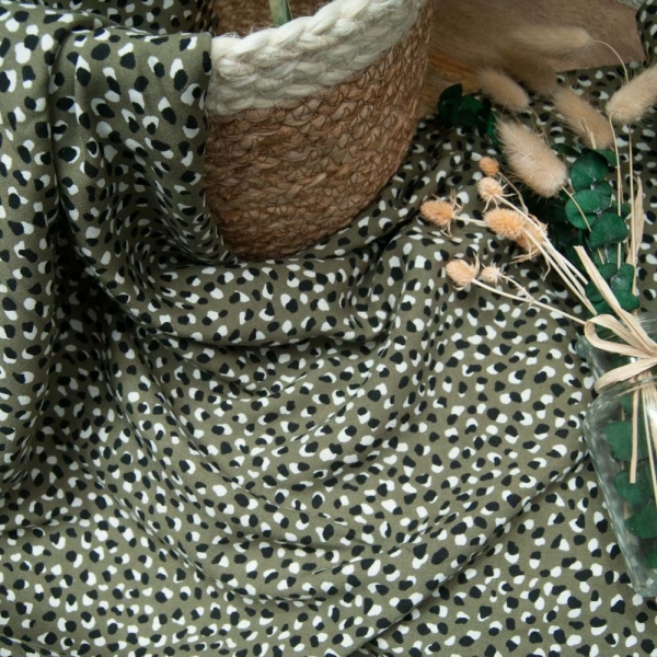 belle Viscose fond kaki, pois noirs et blancs