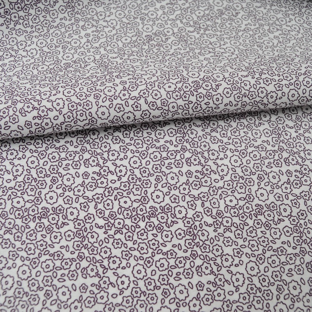 Coton Haute Couture fond blanc cassé à fleurettes mauves