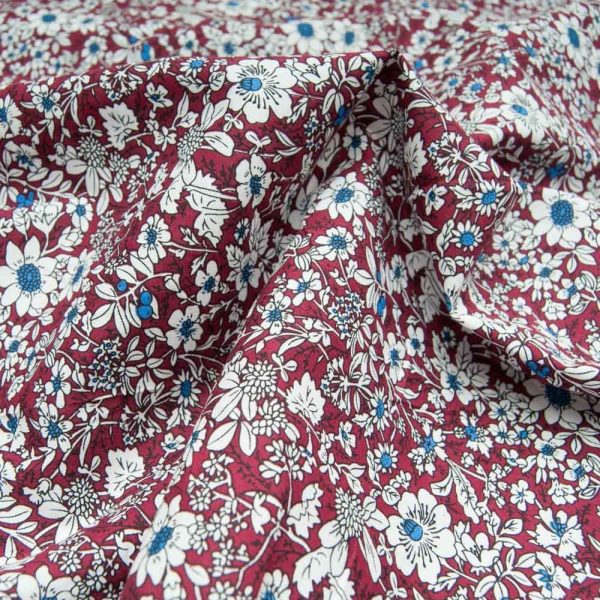 coton imprimé fond bordeaux fleurette beige et bleue