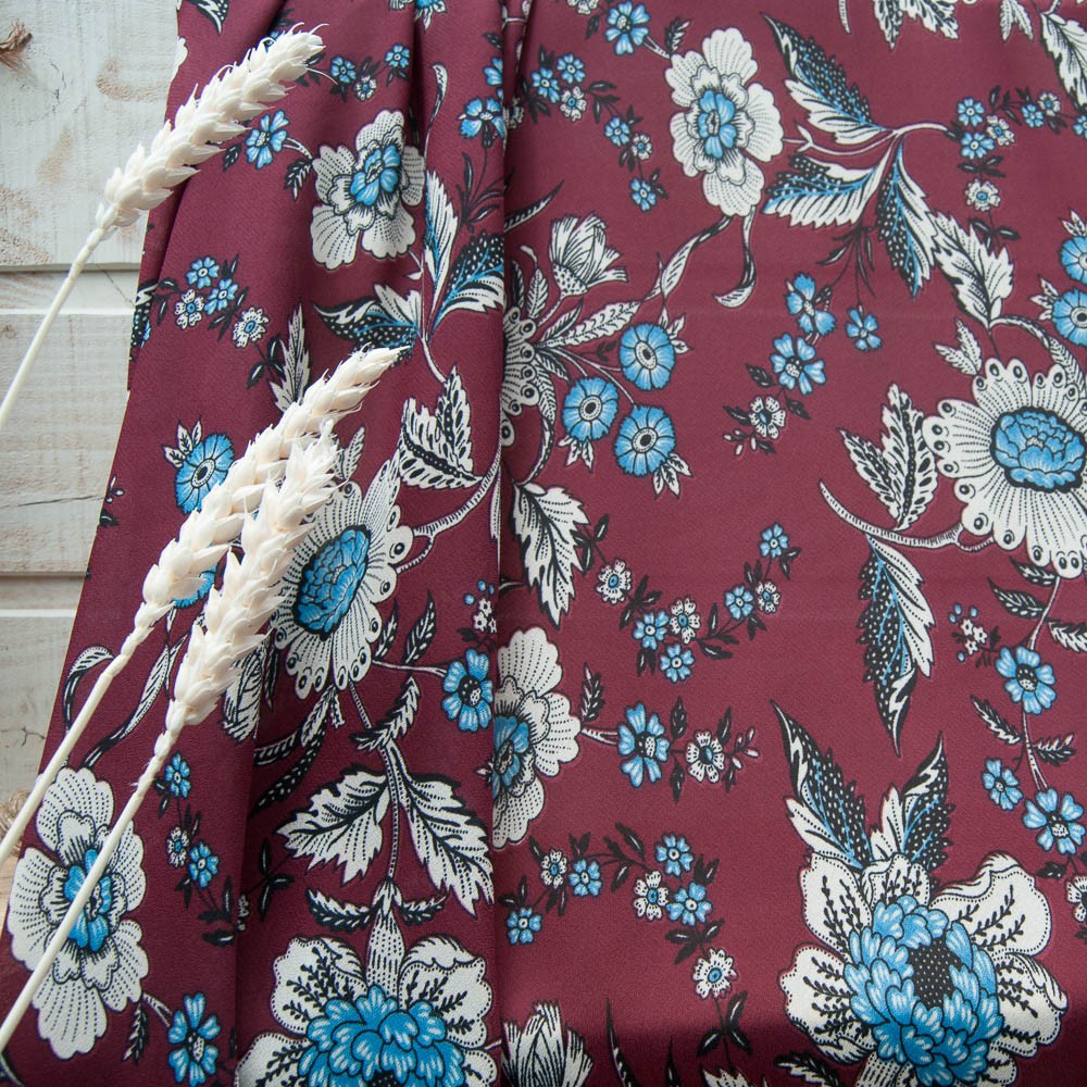 crêpe polyester bordeaux motif floral beige et bleu