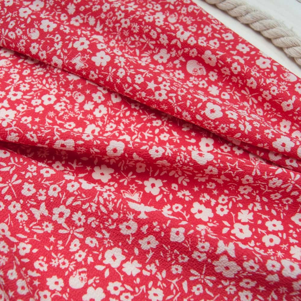 crêpe polyester fond rouge imprimé fleurette blanche