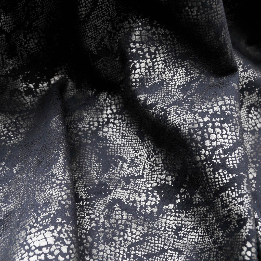 daim bleu imprimé reptile argent