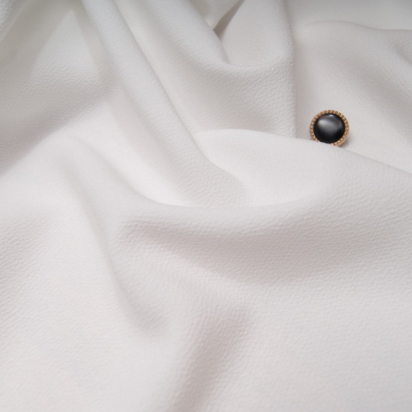 doux crêpe polyester blanc cassé