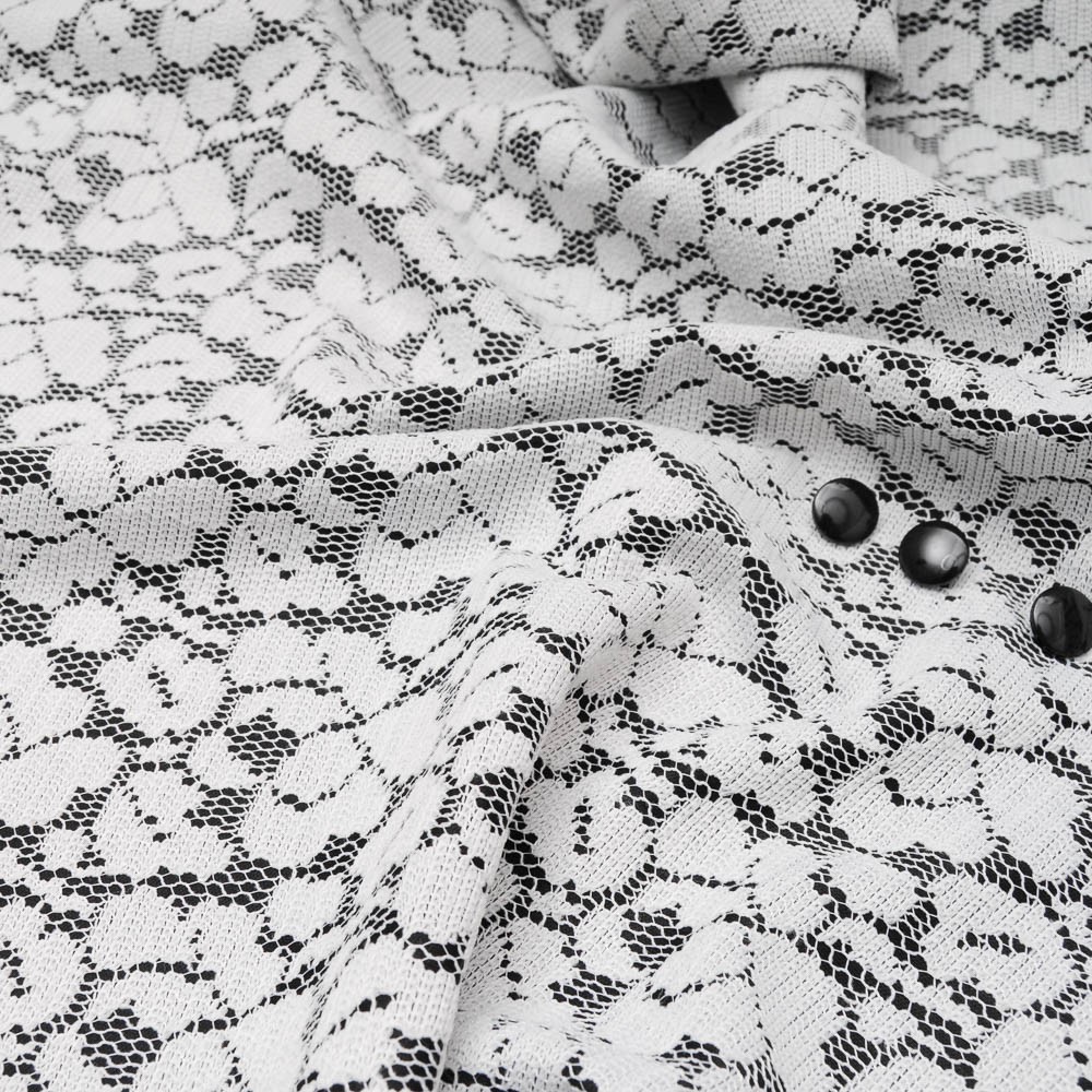 Jersey noir avec dentelle blanc cassé contrecollée