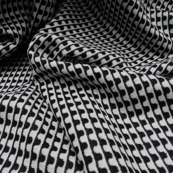 lainage Jacquard fond gris clair motif noir