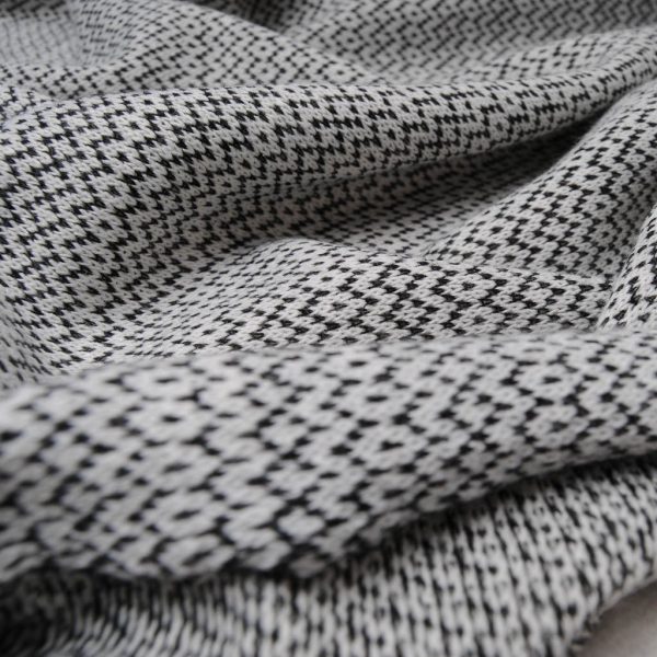 maille tricot blanc cassé noir