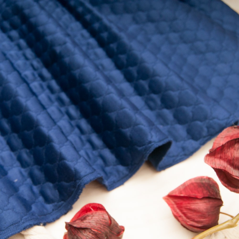 matelassé "Alvéoles" Polyester et Coton bleu nuit
