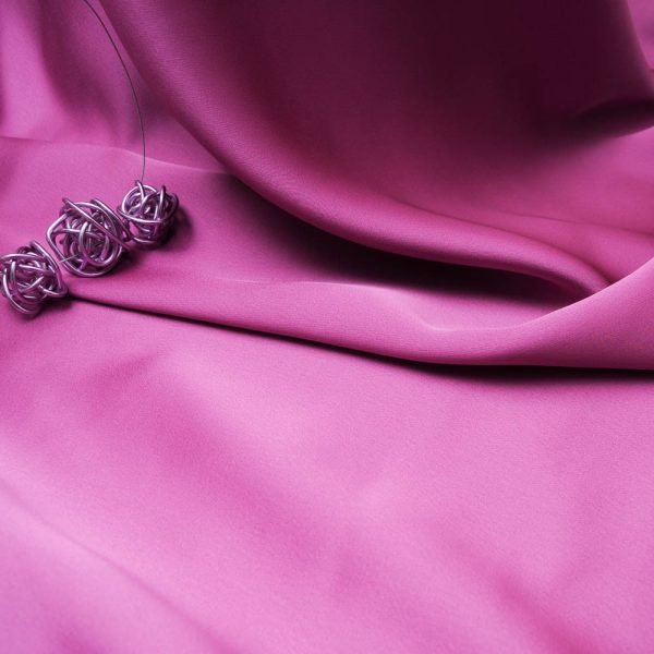 Satin de polyester lourd magenta