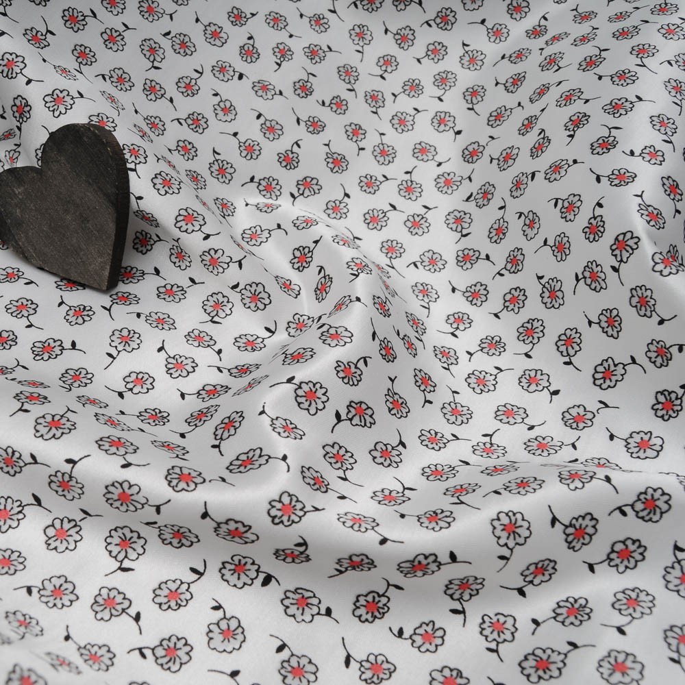 satin polyester et Coton, (doublé flanelle) blanc à fleur rouge et noire