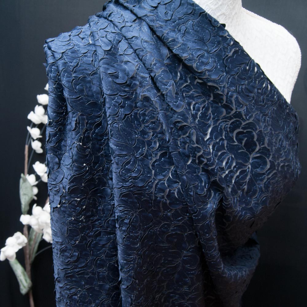 Superbe dentelle bleu marine originale haut de gamme stretch ( sur maille type résille)