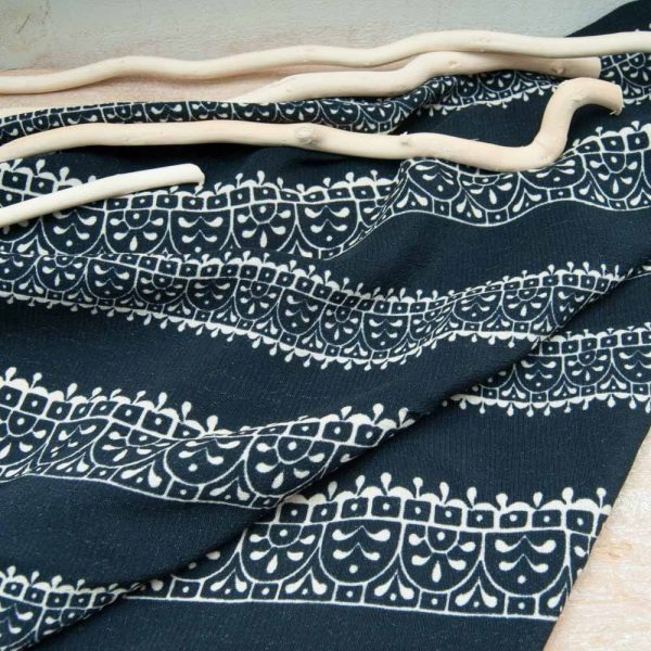 tissu crêpe viscose noir bandeau beige