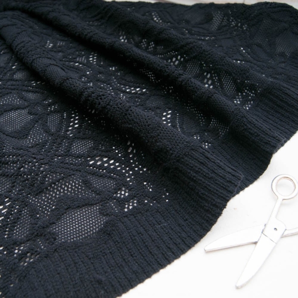 tissu stretch dentelle de Calais noire