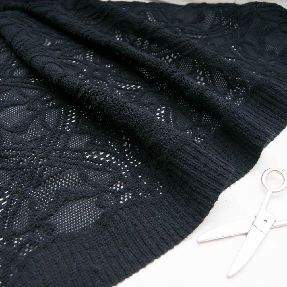 tissu stretch dentelle de Calais noire