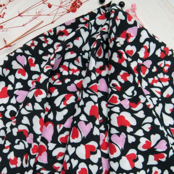 légère viscose fond noir motif petit coeur blanc rose et rouge