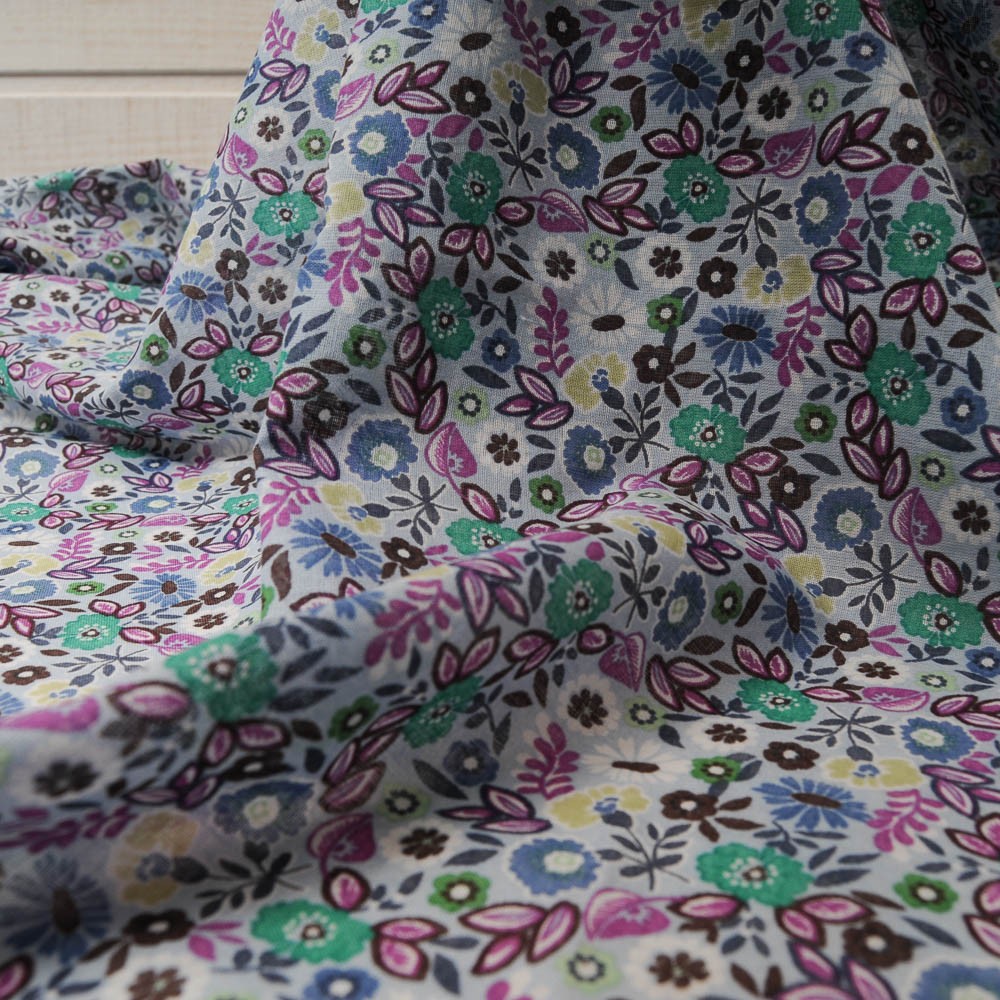 Voile Coton Haute Couture fond bleu avec une base