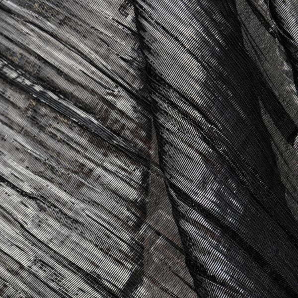 Tissu plissé gris argenté