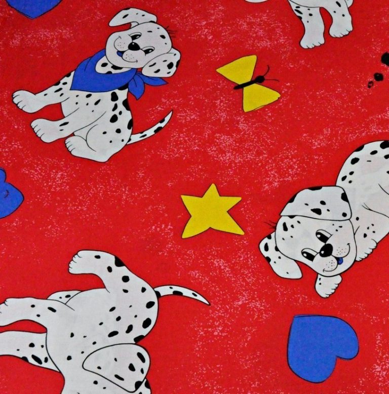 Coton OEKO TEX chiot dalmatien fond rouge