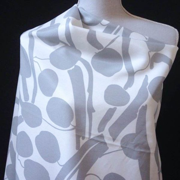Coton & viscose gris blanc motif cerise grise