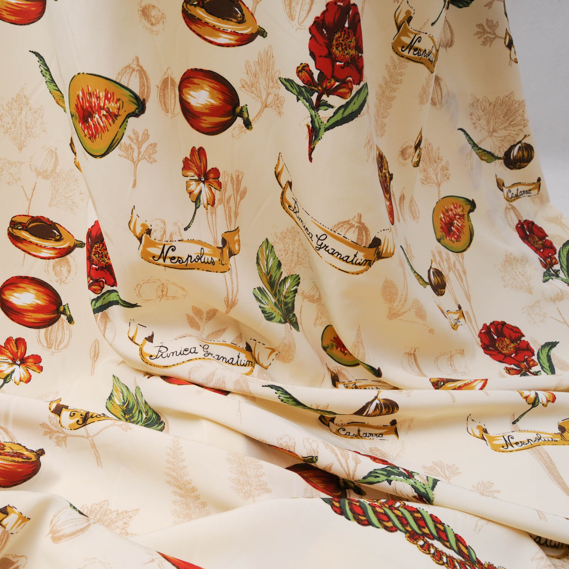 Coupon voile polyester légumes carré de 1m50 x 1m50