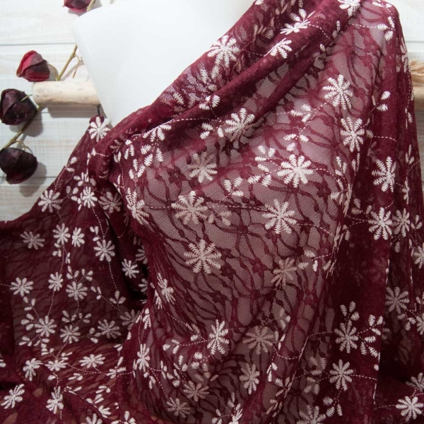 Dentelle Bordeaux stretch polyamide lycra fleur brodée blanc
