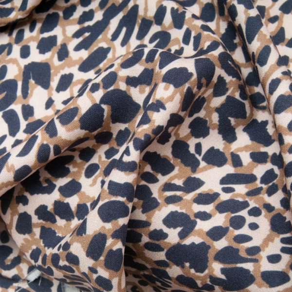 Popeline de viscose type imprimé léopard sur fond marbré beige