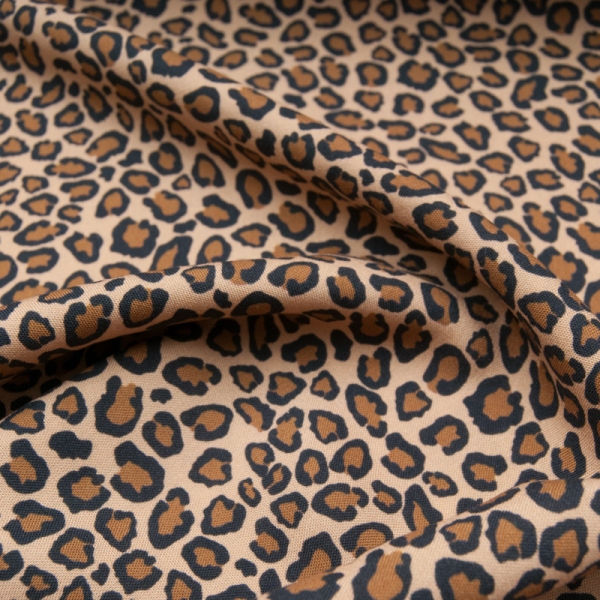 Très jolie popeline de viscose imprimé Graou sur fond camel