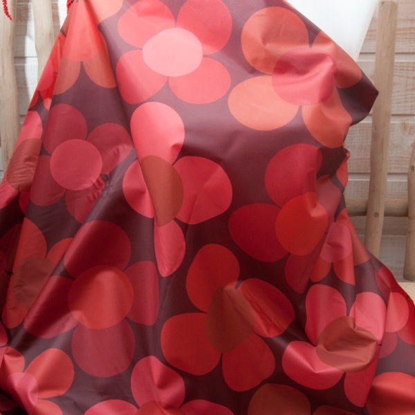 Tissu déperlant fin couleur cognac motif grosse fleur