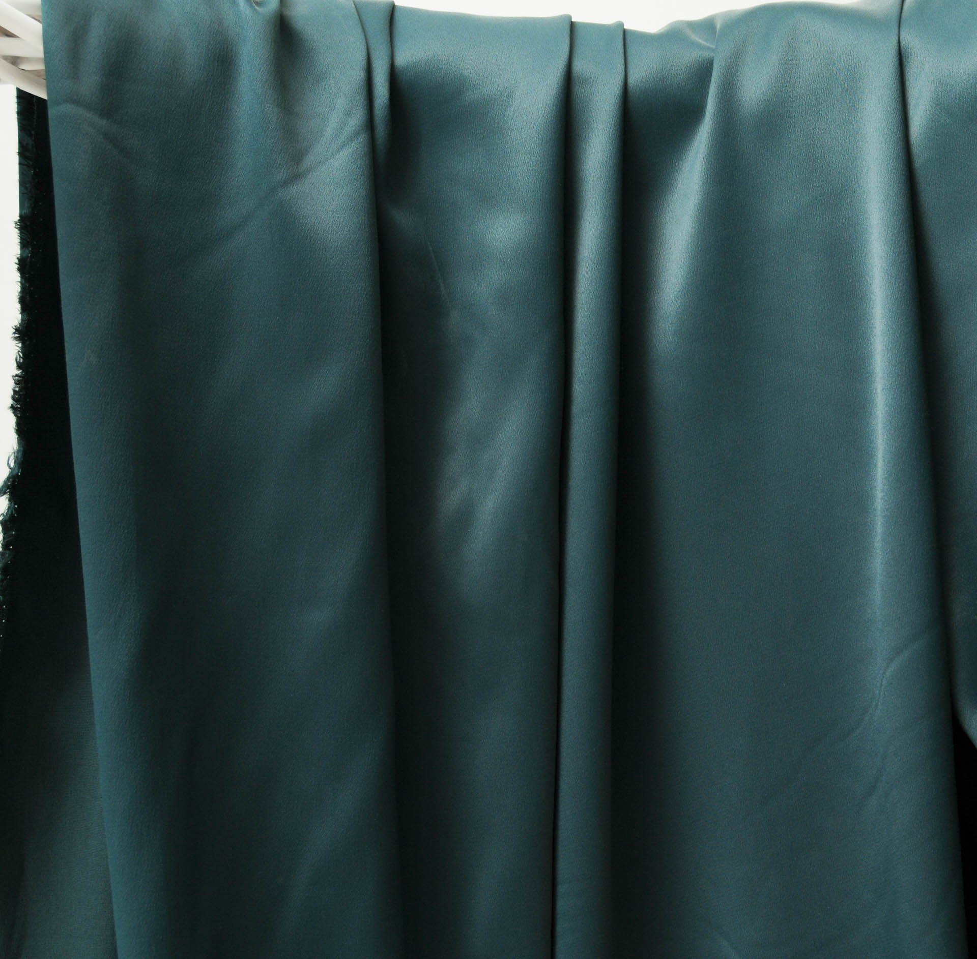 Tissu satin viscose vert sapin