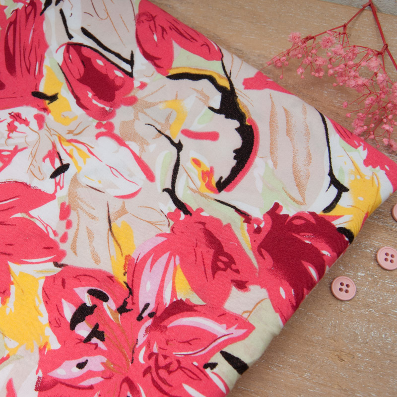 Tissu Viscose légère grande fleur rose jaune fond blanc