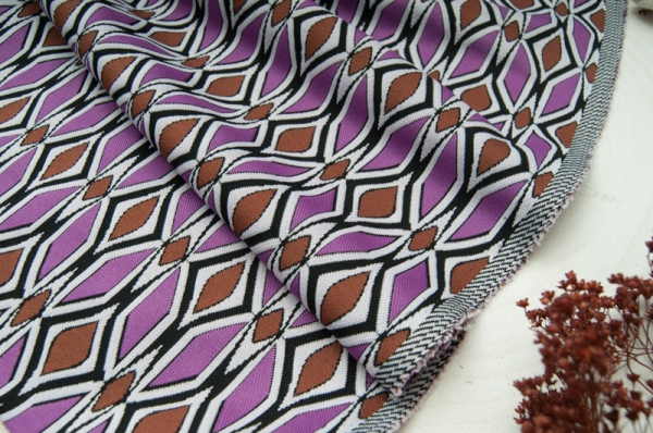 Tissu Maille Jacquard Polyviscose motif losange marron et violet